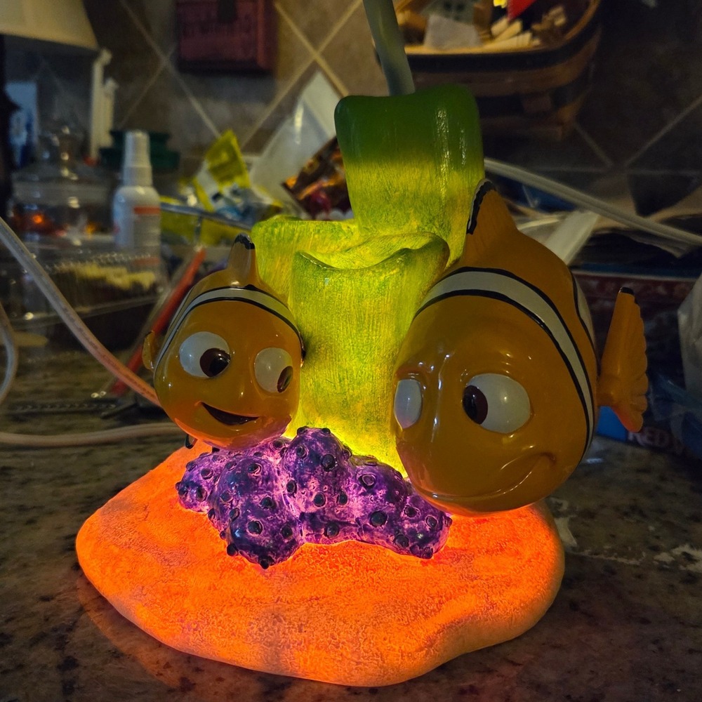 New Disney Pixar Finding Nemo Marlin  Lamp Light Up Base‎ Hampton Bay 284-322